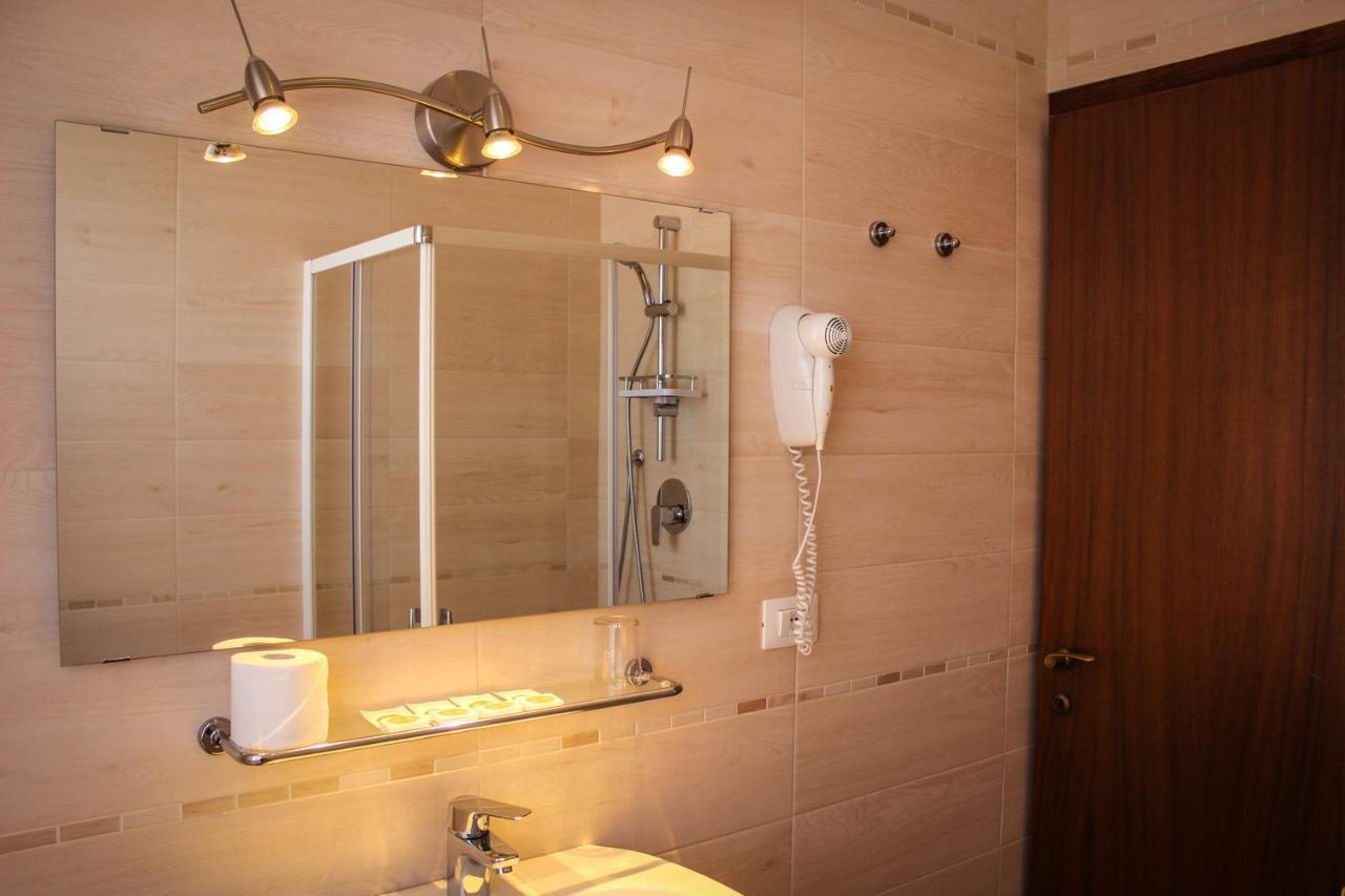 Hotel Centrale เอสเต ภายนอก รูปภาพ