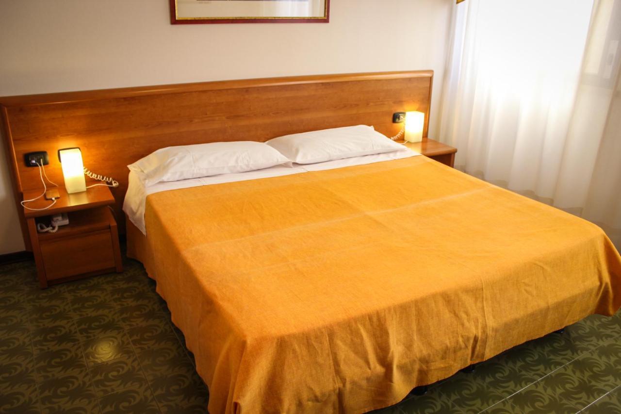 Hotel Centrale เอสเต ภายนอก รูปภาพ