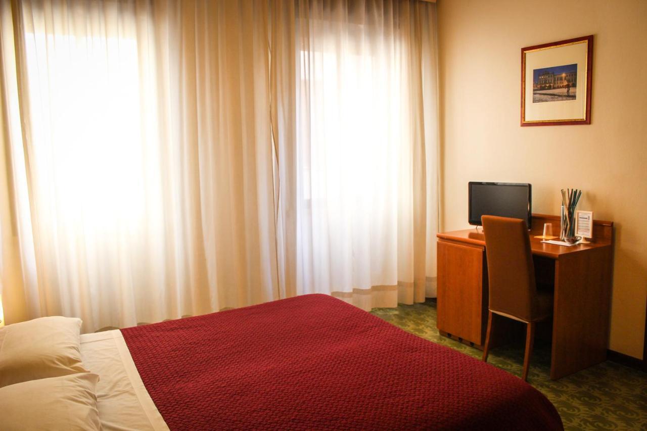 Hotel Centrale เอสเต ภายนอก รูปภาพ